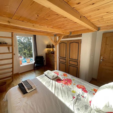 Le Calme De La Garrigue Bed & Breakfast Russan Ngoại thất bức ảnh