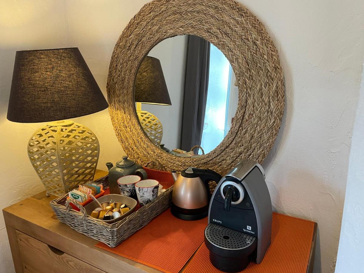 Le Calme De La Garrigue Bed & Breakfast Russan Ngoại thất bức ảnh