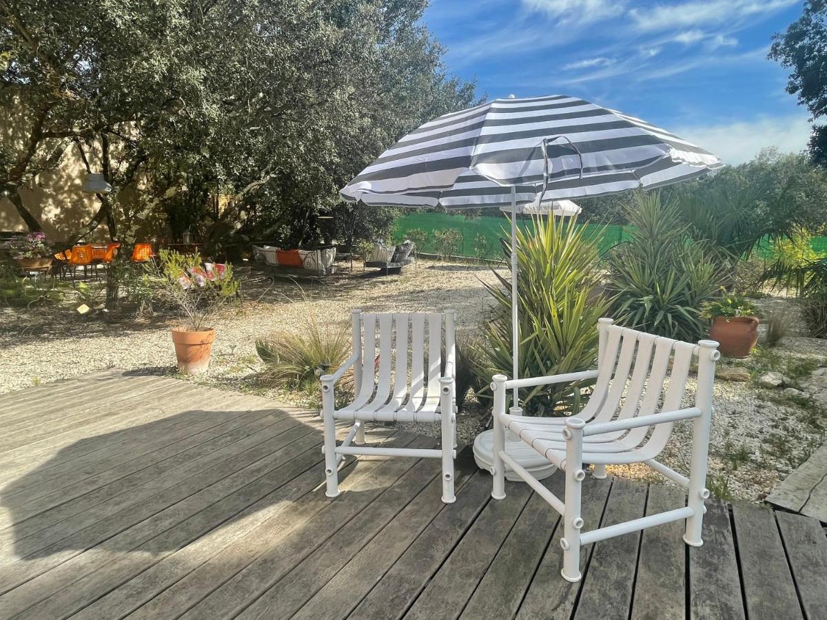 Le Calme De La Garrigue Bed & Breakfast Russan Ngoại thất bức ảnh