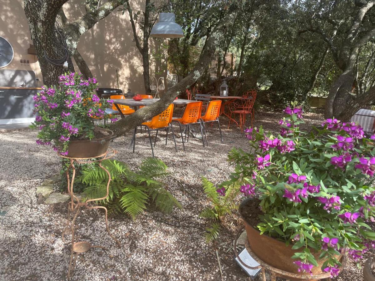 Le Calme De La Garrigue Bed & Breakfast Russan Ngoại thất bức ảnh