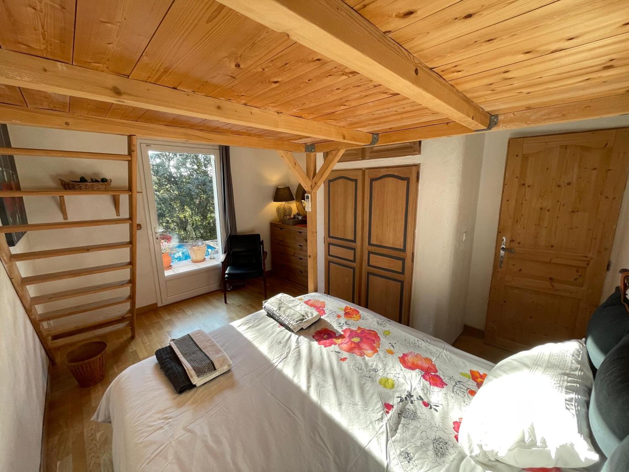 Le Calme De La Garrigue Bed & Breakfast Russan Ngoại thất bức ảnh