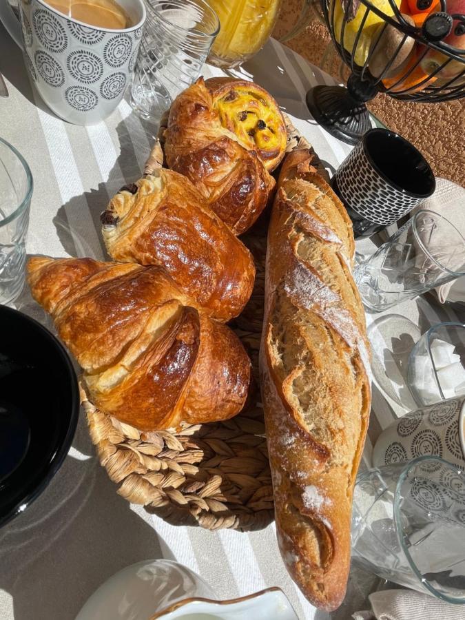 Le Calme De La Garrigue Bed & Breakfast Russan Ngoại thất bức ảnh