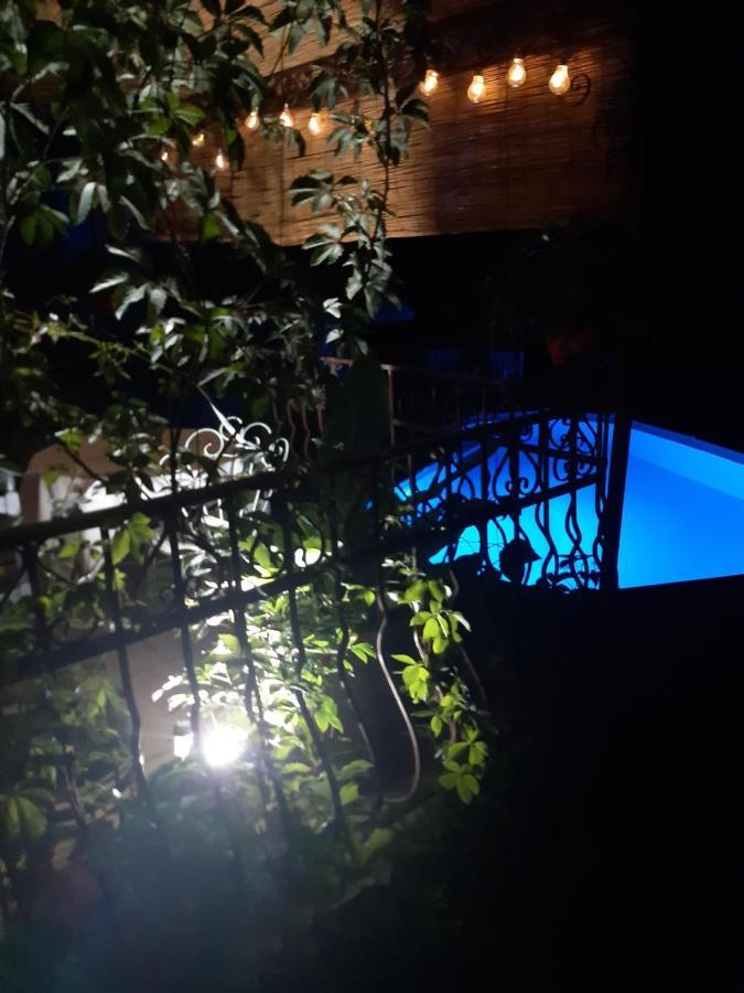 Le Calme De La Garrigue Bed & Breakfast Russan Ngoại thất bức ảnh