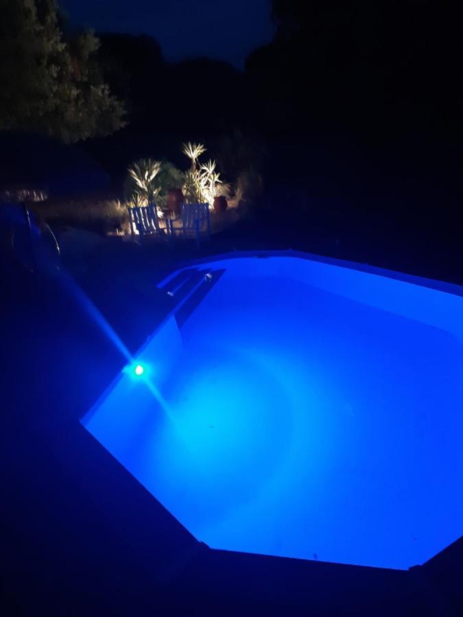Le Calme De La Garrigue Bed & Breakfast Russan Ngoại thất bức ảnh