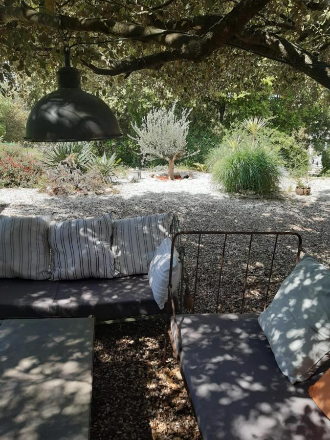 Le Calme De La Garrigue Bed & Breakfast Russan Ngoại thất bức ảnh