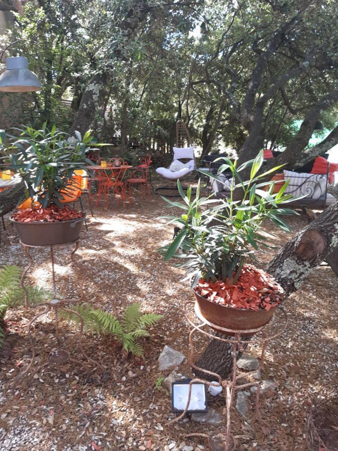 Le Calme De La Garrigue Bed & Breakfast Russan Ngoại thất bức ảnh
