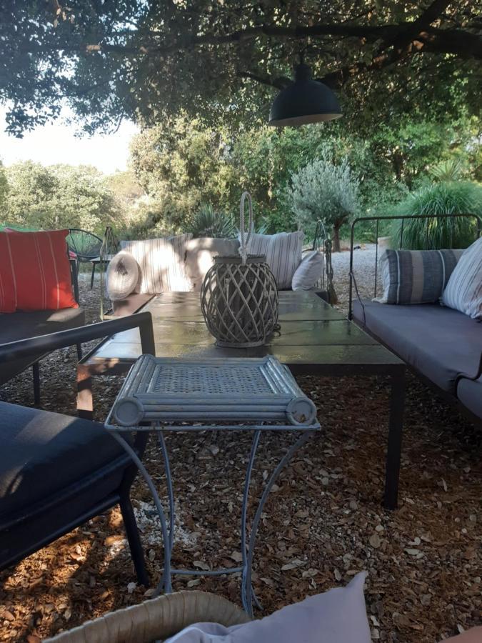 Le Calme De La Garrigue Bed & Breakfast Russan Ngoại thất bức ảnh