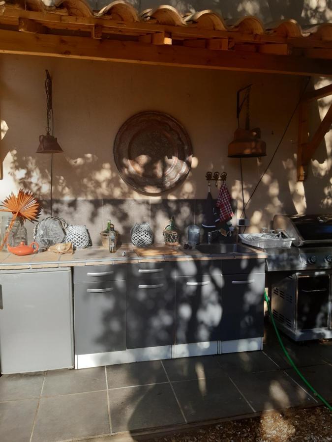 Le Calme De La Garrigue Bed & Breakfast Russan Ngoại thất bức ảnh