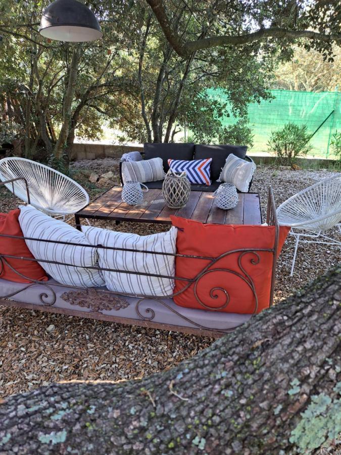 Le Calme De La Garrigue Bed & Breakfast Russan Ngoại thất bức ảnh