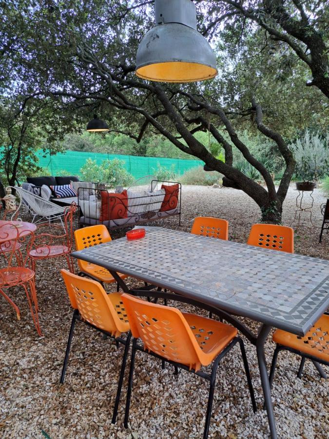 Le Calme De La Garrigue Bed & Breakfast Russan Ngoại thất bức ảnh