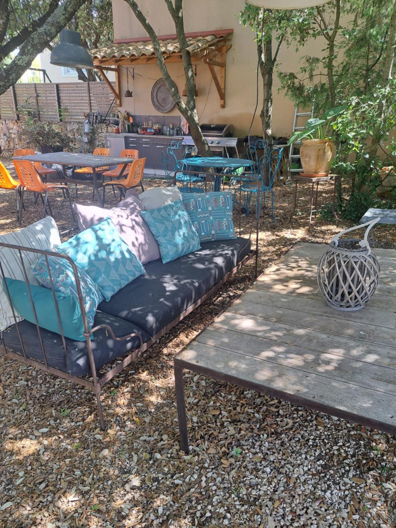 Le Calme De La Garrigue Bed & Breakfast Russan Ngoại thất bức ảnh