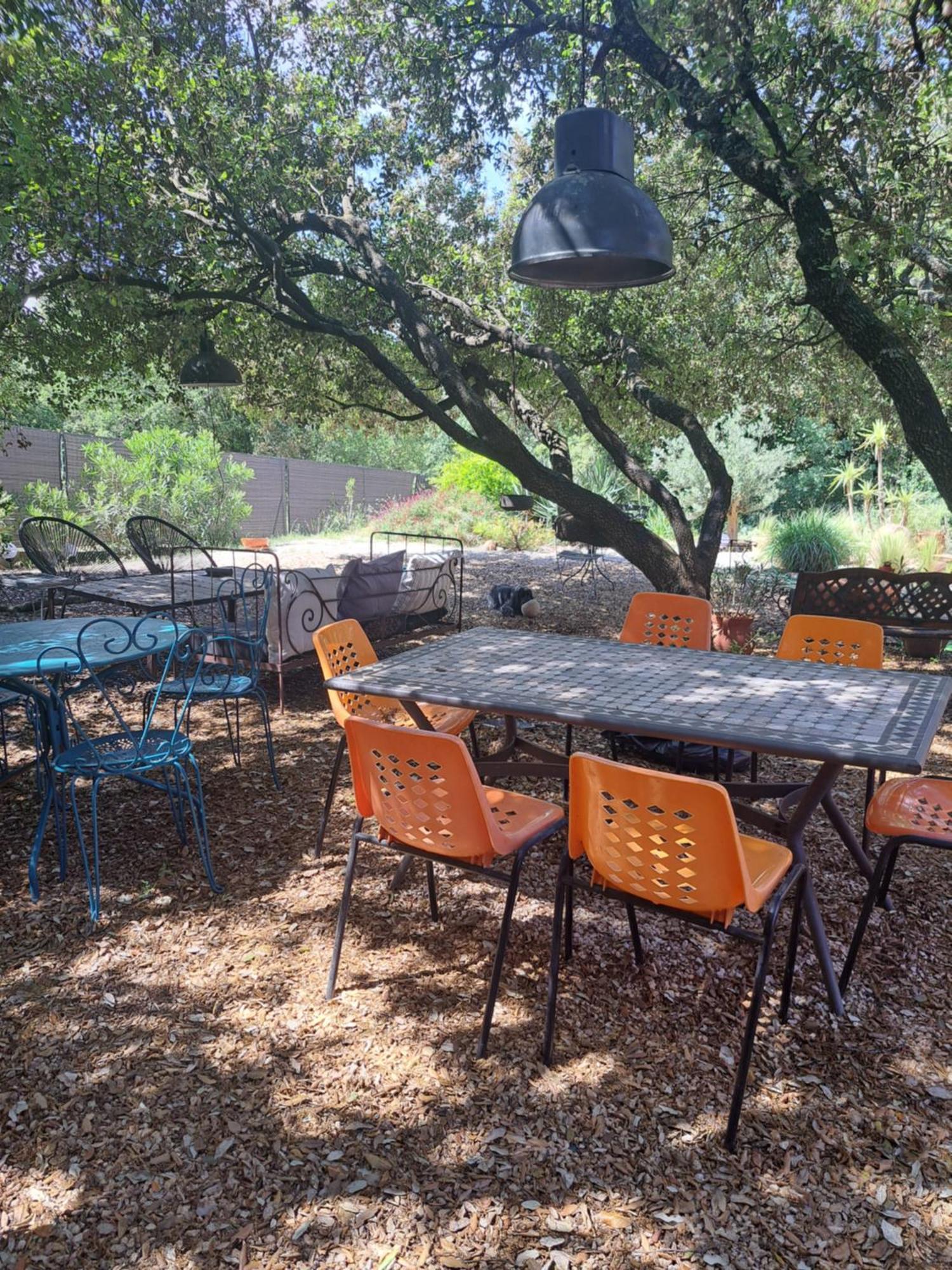 Le Calme De La Garrigue Bed & Breakfast Russan Ngoại thất bức ảnh