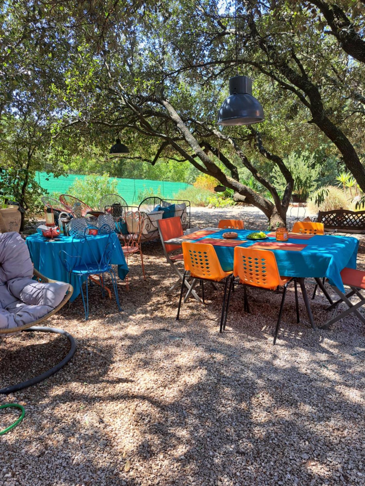 Le Calme De La Garrigue Bed & Breakfast Russan Ngoại thất bức ảnh