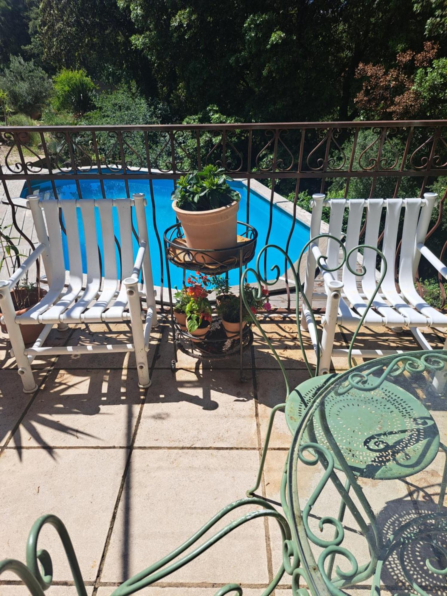 Le Calme De La Garrigue Bed & Breakfast Russan Ngoại thất bức ảnh